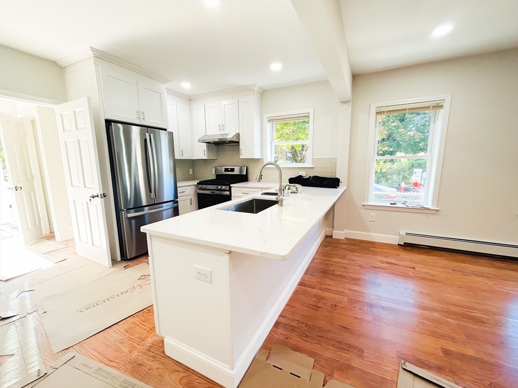 27 Waverly St, Boston, Massachusetts, 4 Bedrooms Bedrooms, 7 Rooms Rooms,2 BathroomsBathrooms,Residential Lease,For Rent,Waverly St,73546896