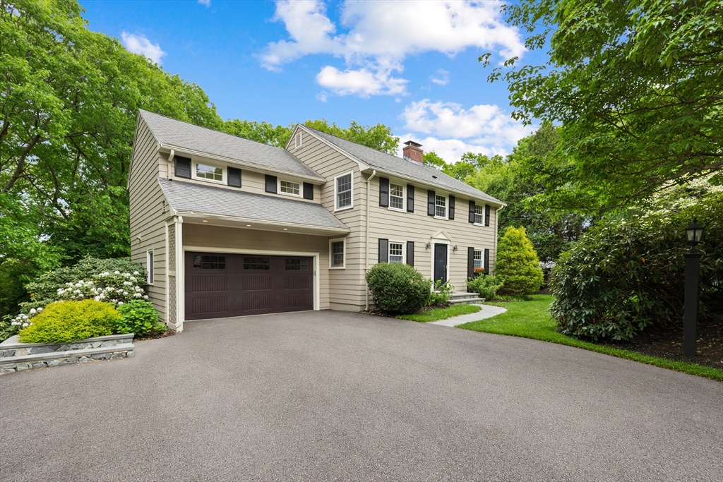 105 Thornberry Rd, Winchester, Massachusetts, 5 Bedrooms Bedrooms, 9 Rooms Rooms,2.5 BathroomsBathrooms,Residential,For Sale,Thornberry Rd,73523785
