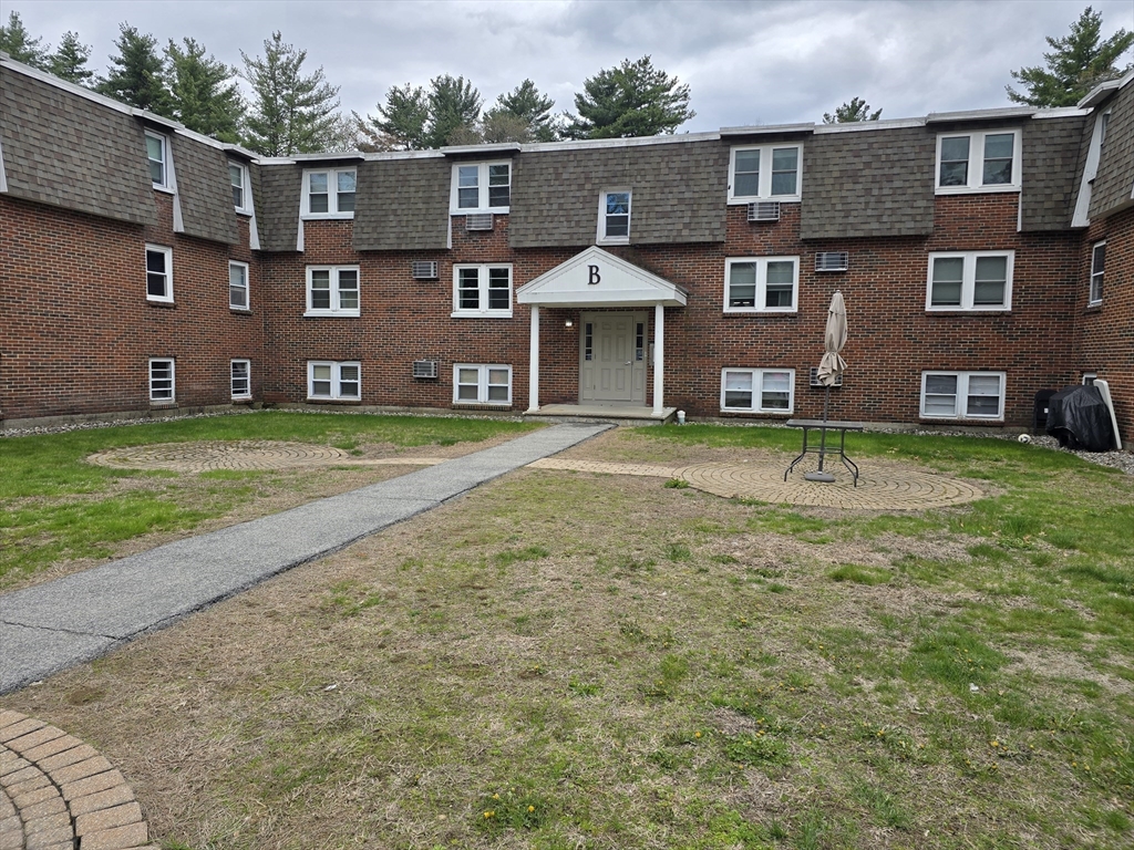 870 Haverhill St., Rowley, Massachusetts, 2 Bedrooms Bedrooms, 4 Rooms Rooms,1 BathroomBathrooms,Residential,For Sale,Haverhill St.,73489680
