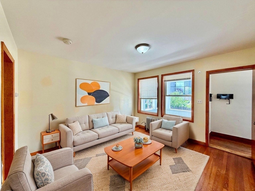 18 Bigelow St, Quincy, Massachusetts, 2 Bedrooms Bedrooms, 5 Rooms Rooms,1 BathroomBathrooms,Residential Lease,For Rent,Bigelow St,73542854