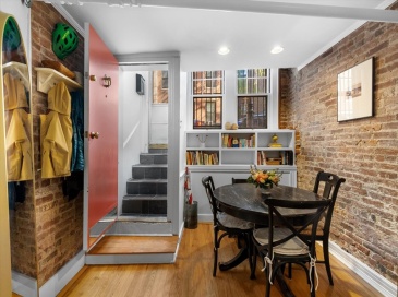 76 Phillips St, Boston, Massachusetts, 2 Bedrooms Bedrooms, 4 Rooms Rooms,1 BathroomBathrooms,Residential,For Sale,Phillips St,73515882