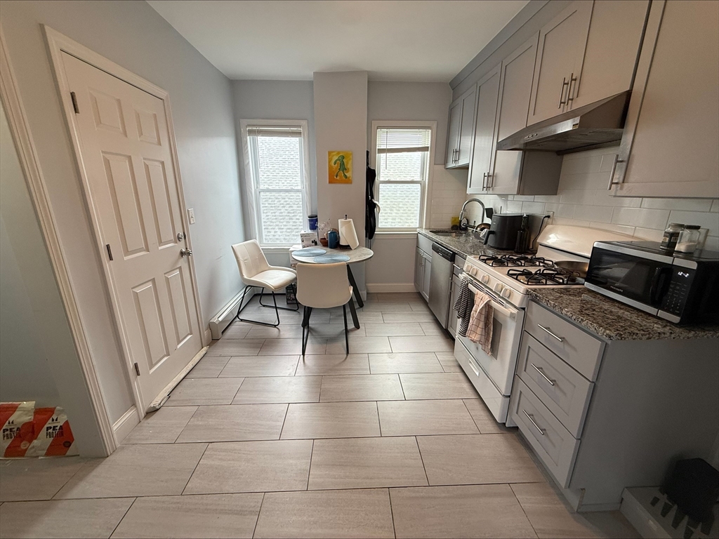 29 Waverly St, Boston, Massachusetts, 3 Bedrooms Bedrooms, 5 Rooms Rooms,1 BathroomBathrooms,Residential Lease,For Rent,Waverly St,73546919
