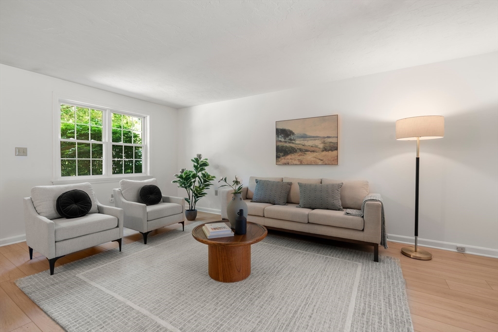 161 Winter Street, Hanson, Massachusetts, 2 Bedrooms Bedrooms, 4 Rooms Rooms,1.5 BathroomsBathrooms,Residential,For Sale,Winter Street,73532868
