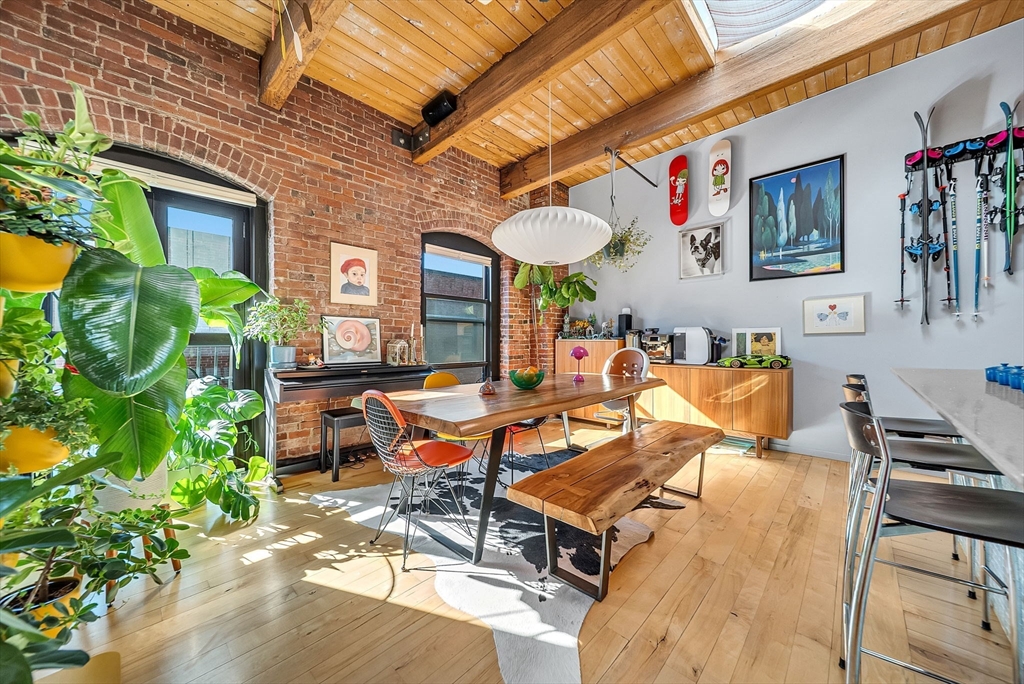 21 Wormwood St, Boston, Massachusetts, 2 Bedrooms Bedrooms, 3 Rooms Rooms,1 BathroomBathrooms,Residential,For Sale,Wormwood St,73546933