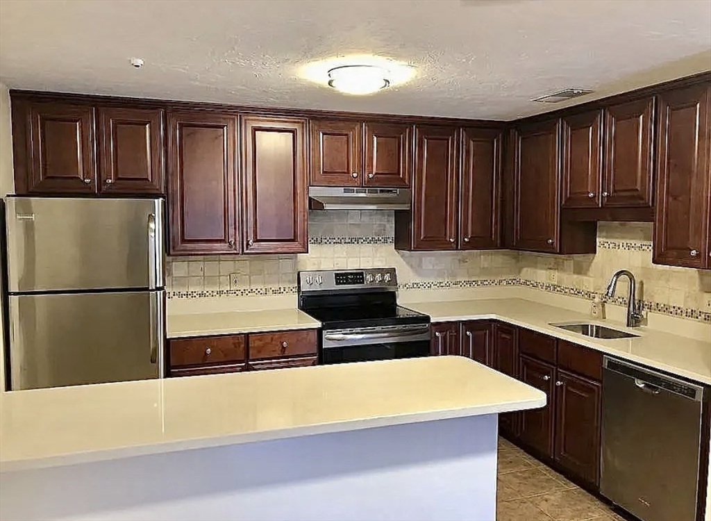 350 Neponset, Canton, Massachusetts, 2 Bedrooms Bedrooms, 4 Rooms Rooms,1 BathroomBathrooms,Residential Lease,For Rent,Neponset,73546962