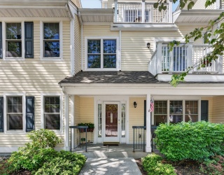 21 Maple St, Canton, Massachusetts, 2 Bedrooms Bedrooms, 5 Rooms Rooms,2 BathroomsBathrooms,Residential,For Sale,Maple St,73547122