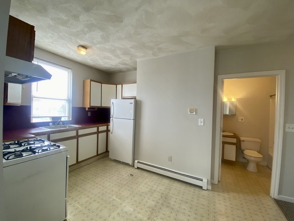 594 Somerville Avenue, Somerville, Massachusetts, 1 Bedroom Bedrooms, 4 Rooms Rooms,1 BathroomBathrooms,Residential Lease,For Rent,Somerville Avenue,73508302