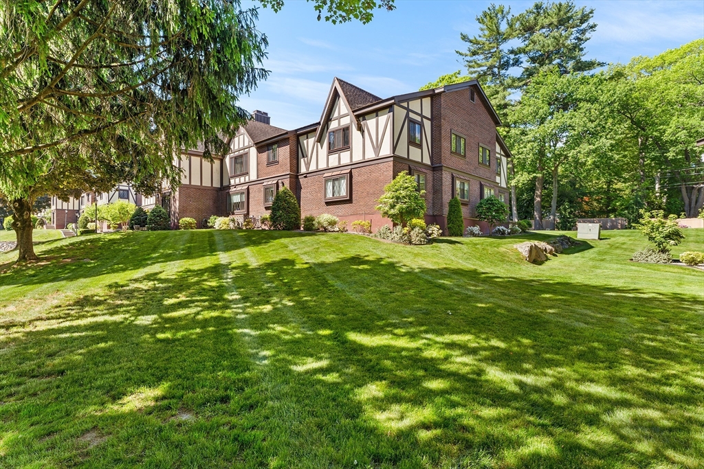 12 Royal Lake Dr, Braintree, Massachusetts, 3 Bedrooms Bedrooms, 6 Rooms Rooms,2 BathroomsBathrooms,Residential,For Sale,Royal Lake Dr,73547134
