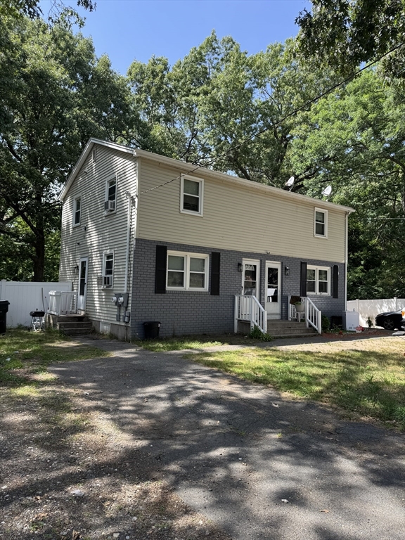 524 Goodwin St, Springfield, Massachusetts, 4 Bedrooms Bedrooms, 8 Rooms Rooms,3 BathroomsBathrooms,Residential Income,For Sale,Goodwin St,73547113