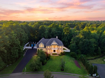 2 Bridle Path, Lynnfield, Massachusetts, 5 Bedrooms Bedrooms, 9 Rooms Rooms,5.5 BathroomsBathrooms,Residential,For Sale,Bridle Path,73547141