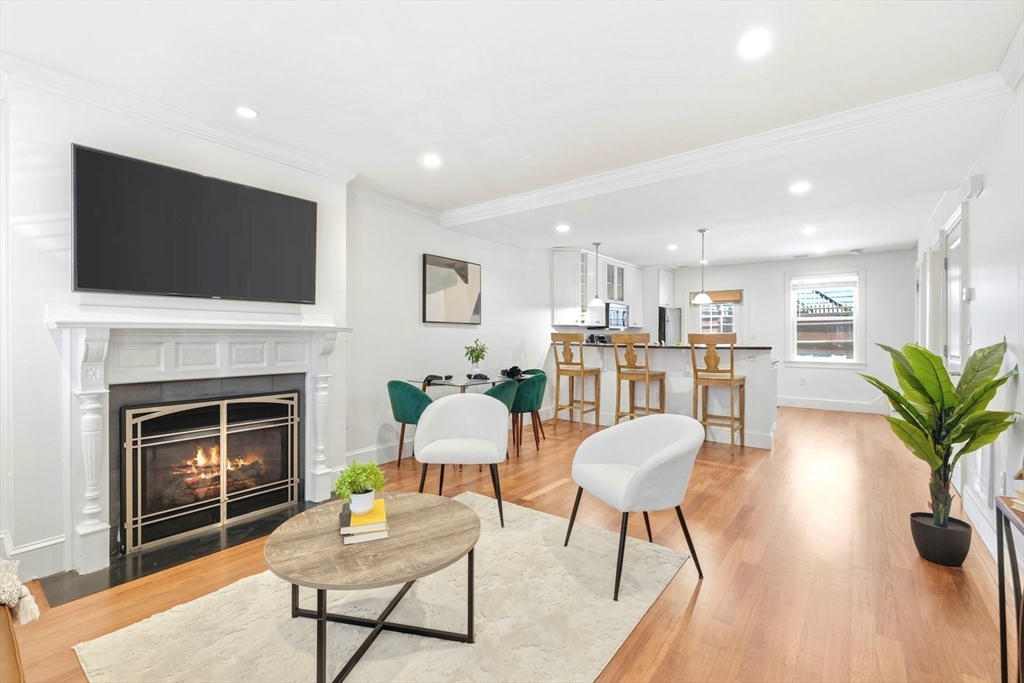 15 Belmont St, Boston, Massachusetts, 1 Bedroom Bedrooms, 4 Rooms Rooms,1.5 BathroomsBathrooms,Residential Lease,For Rent,Belmont St,73547148