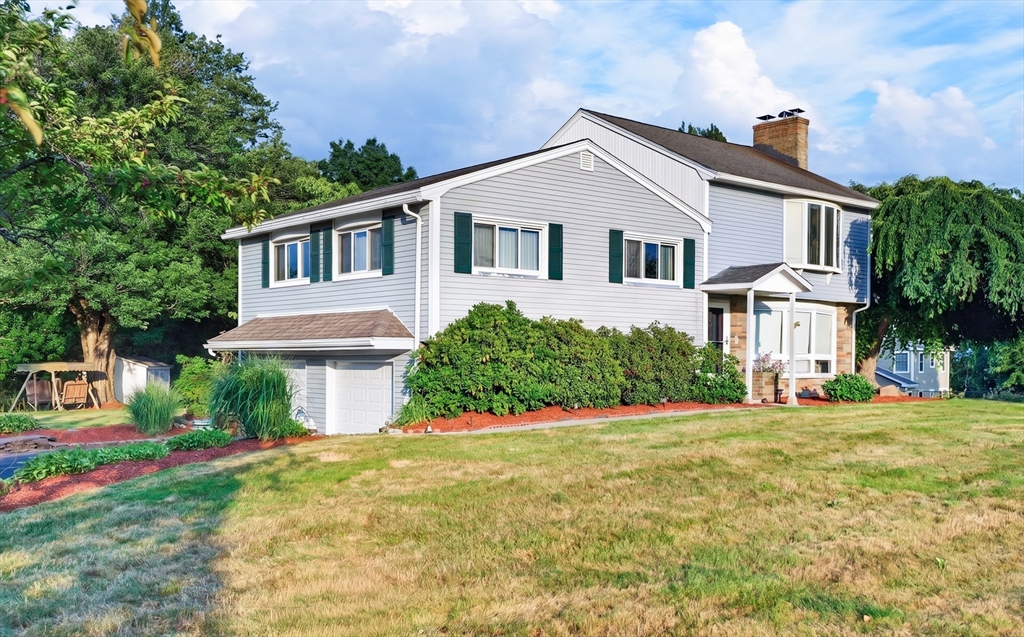 96 Sunrise Ave, Leominster, Massachusetts, 3 Bedrooms Bedrooms, 8 Rooms Rooms,3 BathroomsBathrooms,Residential,For Sale,Sunrise Ave,73547159
