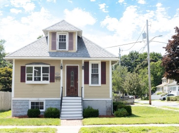 204 Main Street, Melrose, Massachusetts, 3 Bedrooms Bedrooms, 6 Rooms Rooms,1 BathroomBathrooms,Residential,For Sale,Main Street,73547157