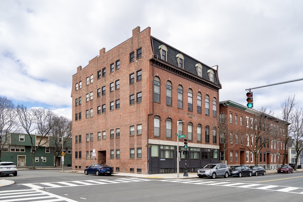 356-358 Main Street, Boston, Massachusetts, 1 Bedroom Bedrooms, 4 Rooms Rooms,1 BathroomBathrooms,Residential,For Sale,Main Street,73547047
