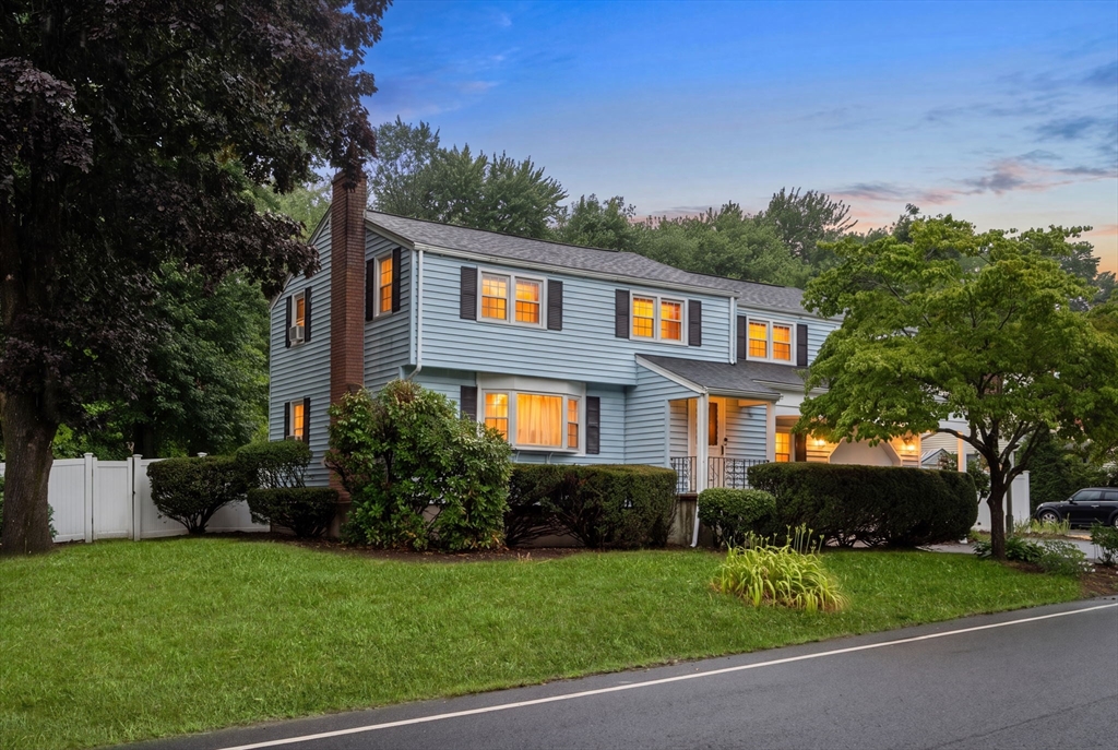10 Locust Street, Burlington, Massachusetts, 5 Bedrooms Bedrooms, 12 Rooms Rooms,2.5 BathroomsBathrooms,Residential,For Sale,Locust Street,73547139