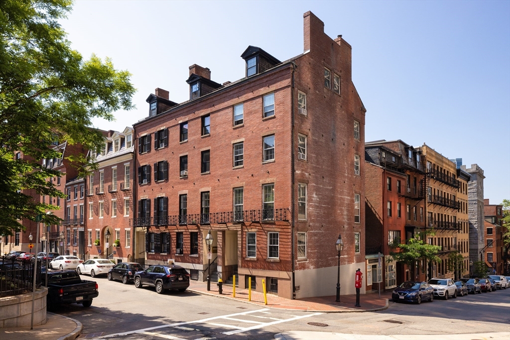 2 Derne Street, Boston, Massachusetts, 5 Bedrooms Bedrooms, 18 Rooms Rooms,6 BathroomsBathrooms,Residential Income,For Sale,Derne Street,73547124