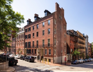 2 Derne Street, Boston, Massachusetts, 5 Bedrooms Bedrooms, 18 Rooms Rooms,6 BathroomsBathrooms,Residential Income,For Sale,Derne Street,73547124