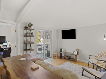 266 Essex St, Salem, Massachusetts, 1 Bedroom Bedrooms, 4 Rooms Rooms,1 BathroomBathrooms,Residential,For Sale,Essex St,73546885 266 Essex St, Salem, Massachusetts, 1 Bedroom Bedrooms, 4 Rooms Rooms,1 BathroomBathrooms,Residential,For Sale,Essex St,73546885