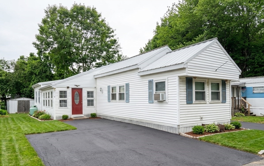261 Newbury Street, Peabody, Massachusetts, 3 Bedrooms Bedrooms, 7 Rooms Rooms,1.5 BathroomsBathrooms,Residential,For Sale,Newbury Street,73547216