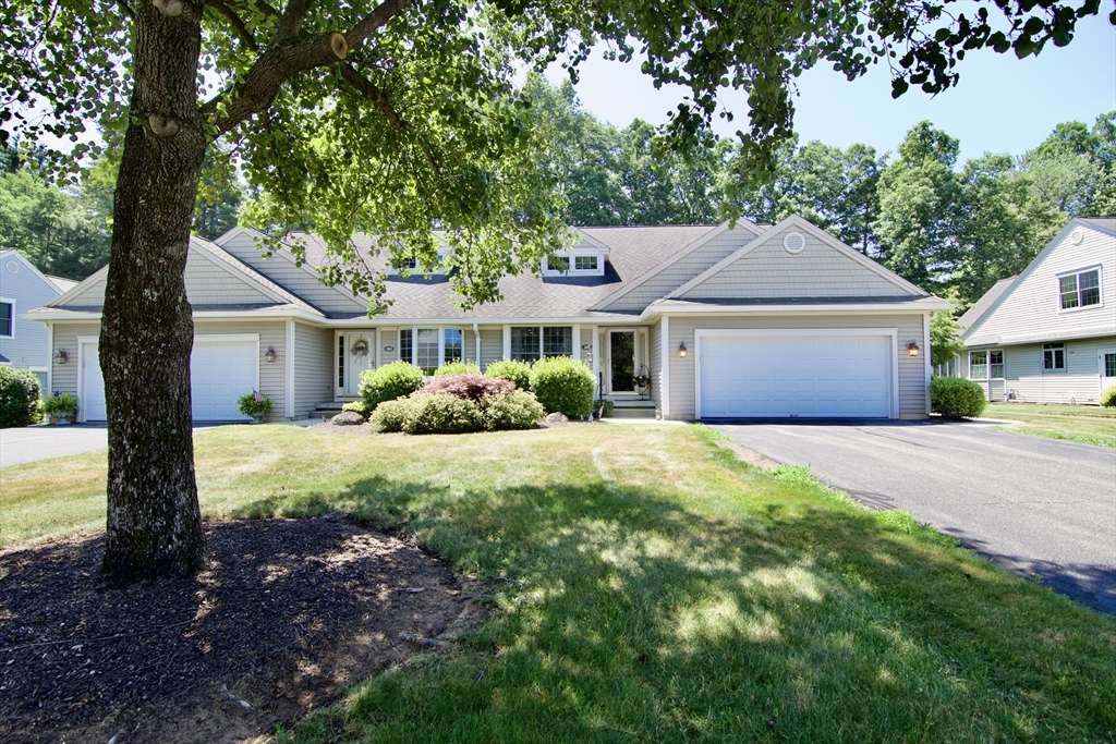 360 Pinehurst, East Longmeadow, Massachusetts, 2 Bedrooms Bedrooms, 6 Rooms Rooms,2.5 BathroomsBathrooms,Residential,For Sale,Pinehurst,73547220