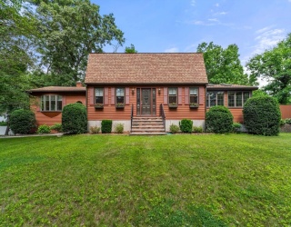7 Edgeworth St, Billerica, Massachusetts, 4 Bedrooms Bedrooms, 8 Rooms Rooms,2 BathroomsBathrooms,Residential,For Sale,Edgeworth St,73547018