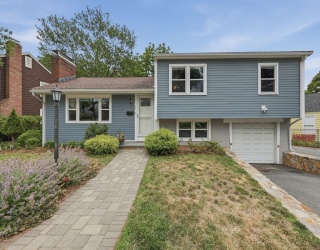 1 Middle Street, Woburn, Massachusetts, 3 Bedrooms Bedrooms, 8 Rooms Rooms,1.5 BathroomsBathrooms,Residential,For Sale,Middle Street,73546760