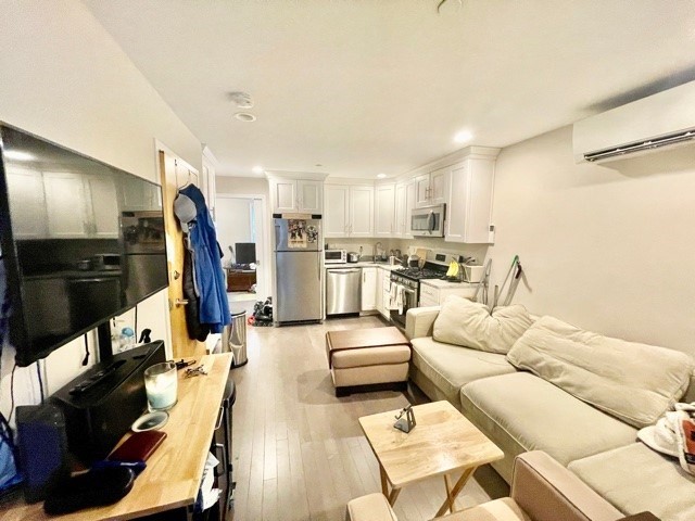 3 Stillman Place, Boston, Massachusetts, 2 Bedrooms Bedrooms, 4 Rooms Rooms,2 BathroomsBathrooms,Residential Lease,For Rent,Stillman Place,73547060