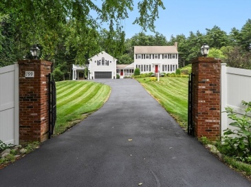 799 Hanover St, Hanover, Massachusetts, 4 Bedrooms Bedrooms, 8 Rooms Rooms,4.5 BathroomsBathrooms,Residential,For Sale,Hanover St,73547288