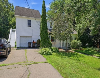 56 Lincoln Ave, South Hadley, Massachusetts, 3 Bedrooms Bedrooms, 7 Rooms Rooms,2 BathroomsBathrooms,Residential,For Sale,Lincoln Ave,73547286