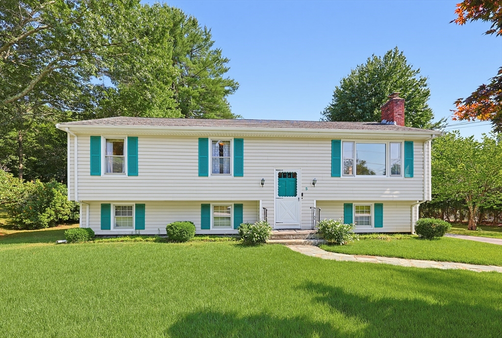 5 Nelson St, Attleboro, Massachusetts, 4 Bedrooms Bedrooms, 10 Rooms Rooms,2 BathroomsBathrooms,Residential,For Sale,Nelson St,73547289