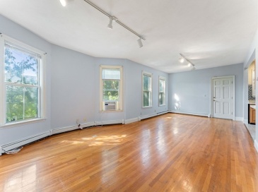 42-44 Woodlawn Street, Boston, Massachusetts, 3 Bedrooms Bedrooms, 5 Rooms Rooms,2 BathroomsBathrooms,Residential Lease,For Rent,Woodlawn Street,73547080