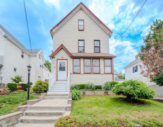 81 Cross St, Malden, Massachusetts, 4 Bedrooms Bedrooms, 11 Rooms Rooms,3 BathroomsBathrooms,Residential Income,For Sale,Cross St,73547071