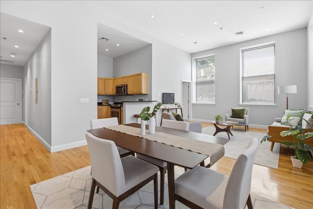11 Wyman St, Boston, Massachusetts, 2 Bedrooms Bedrooms, 4 Rooms Rooms,2 BathroomsBathrooms,Residential,For Sale,Wyman St,73505745