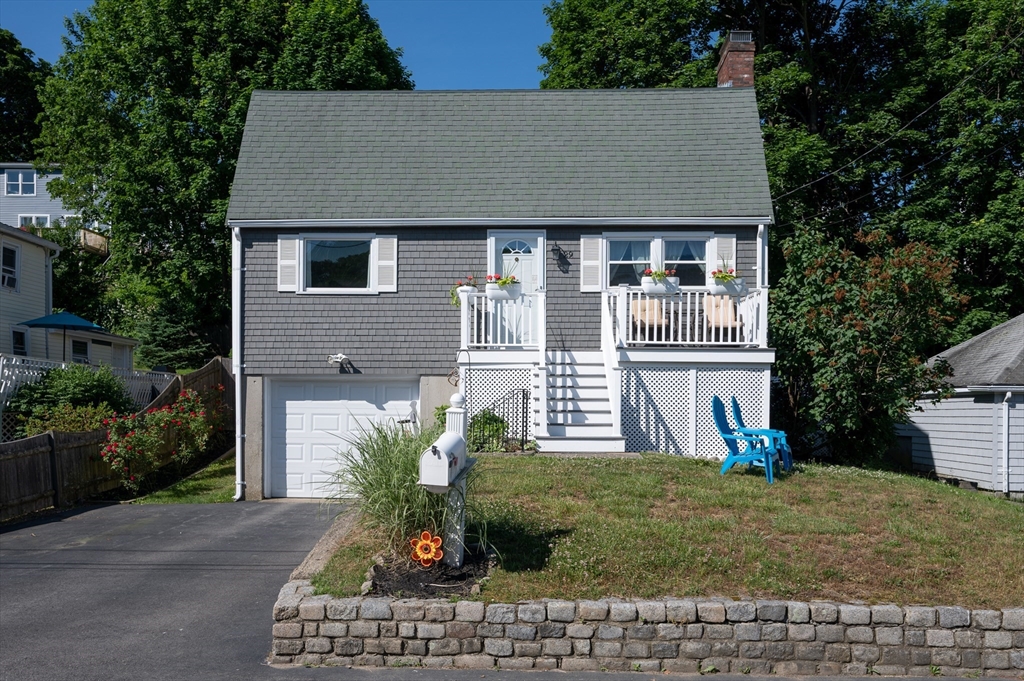 29 Wituwamat Rd, Weymouth, Massachusetts, 4 Bedrooms Bedrooms, 8 Rooms Rooms,3 BathroomsBathrooms,Residential,For Sale,Wituwamat Rd,73546637