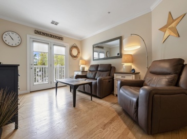 5 Woodman Way, Newburyport, Massachusetts, 2 Bedrooms Bedrooms, 5 Rooms Rooms,2 BathroomsBathrooms,Residential,For Sale,Woodman Way,73517864