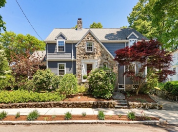 10 Hillsdale Rd, Arlington, Massachusetts, 4 Bedrooms Bedrooms, 9 Rooms Rooms,2.5 BathroomsBathrooms,Residential,For Sale,Hillsdale Rd,73526149
