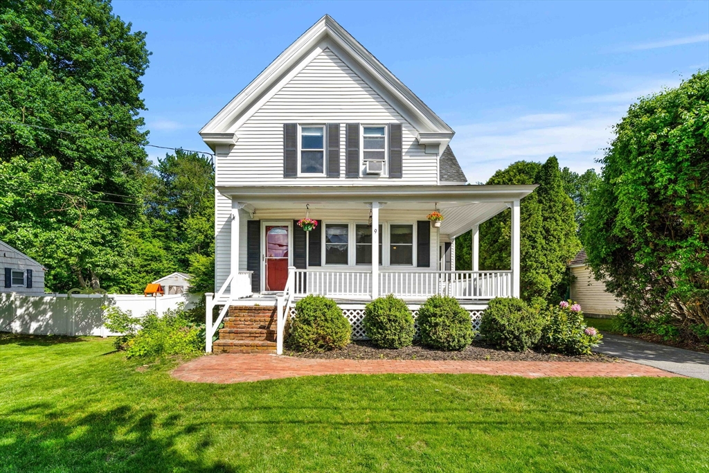 9 Giles St, Methuen, Massachusetts, 3 Bedrooms Bedrooms, 6 Rooms Rooms,2 BathroomsBathrooms,Residential,For Sale,Giles St,73528509