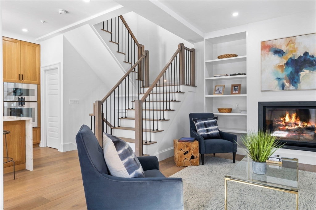 74 Oxford Street, Cambridge, Massachusetts, 5 Bedrooms Bedrooms, 8 Rooms Rooms,4.5 BathroomsBathrooms,Residential,For Sale,Oxford Street,73384677