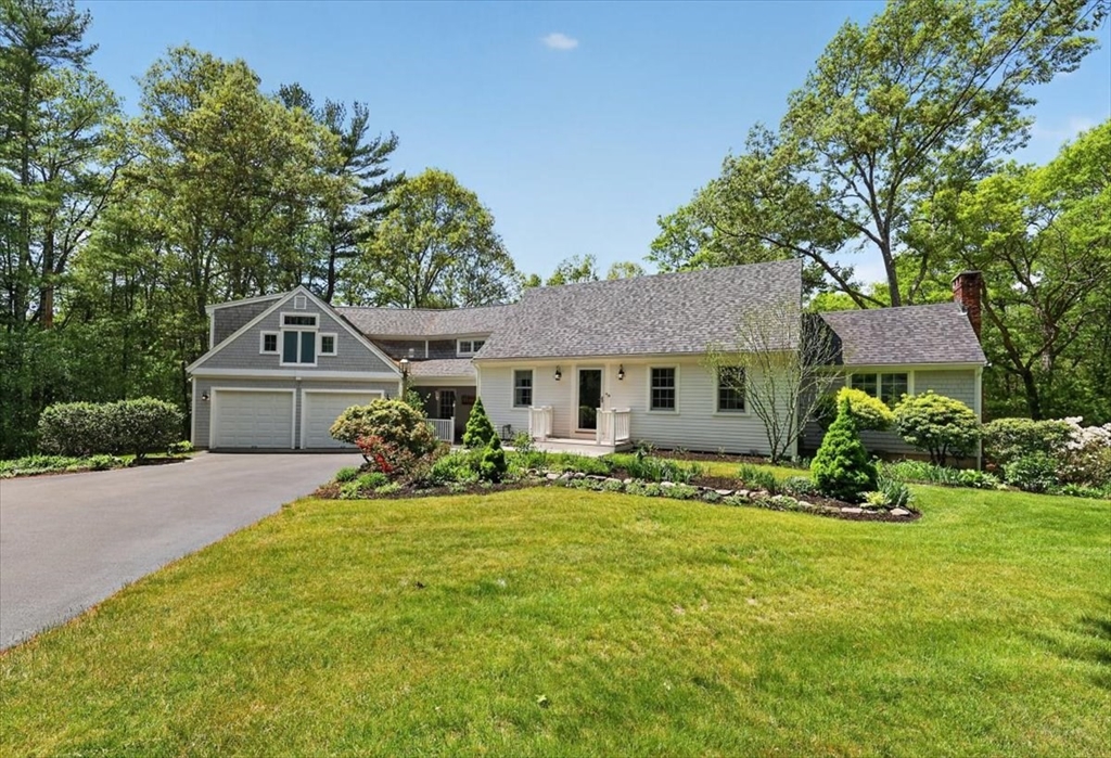 711 West St, Duxbury, Massachusetts, 4 Bedrooms Bedrooms, 8 Rooms Rooms,3 BathroomsBathrooms,Residential,For Sale,West St,73524743