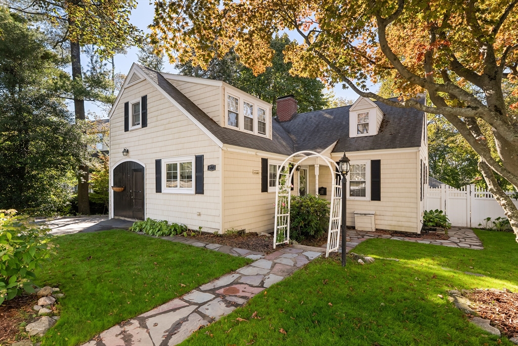 27 Park Circle, Arlington, Massachusetts, 5 Bedrooms Bedrooms, 14 Rooms Rooms,3 BathroomsBathrooms,Residential,For Sale,Park Circle,73524204