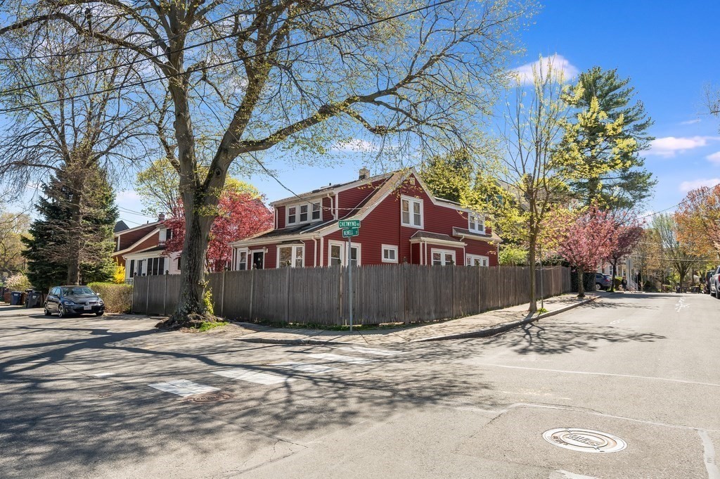 1 Chetwynd Road, Cambridge, Massachusetts, 3 Bedrooms Bedrooms, 8 Rooms Rooms,1 BathroomBathrooms,Residential,For Sale,Chetwynd Road,73508712