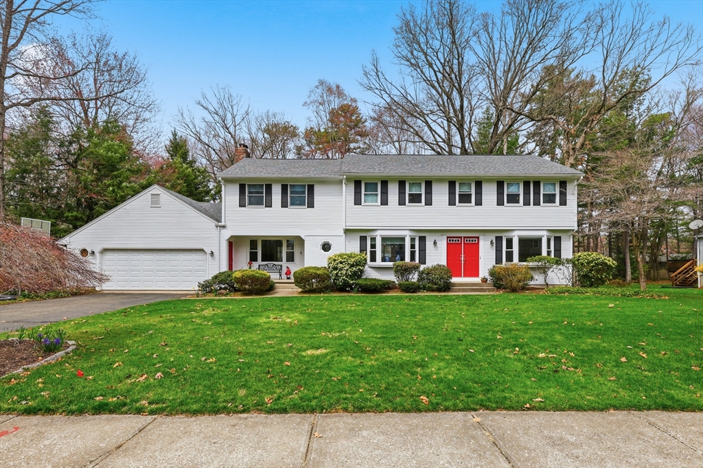 44 Canterbury Ln, Longmeadow, Massachusetts, 5 Bedrooms Bedrooms, 8 Rooms Rooms,3.5 BathroomsBathrooms,Residential,For Sale,Canterbury Ln,73512530