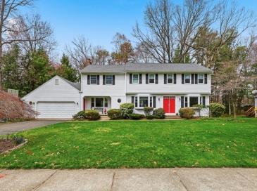 44 Canterbury Ln, Longmeadow, Massachusetts, 5 Bedrooms Bedrooms, 8 Rooms Rooms,3.5 BathroomsBathrooms,Residential,For Sale,Canterbury Ln,73512530