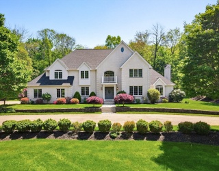 12 Birch Lane, Medfield, Massachusetts, 5 Bedrooms Bedrooms, 13 Rooms Rooms,3.5 BathroomsBathrooms,Residential,For Sale,Birch Lane,73524315