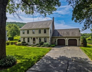 28 Captain Lathrop Dr, Deerfield, Massachusetts, 4 Bedrooms Bedrooms, 10 Rooms Rooms,3 BathroomsBathrooms,Residential,For Sale,Captain Lathrop Dr,73534956