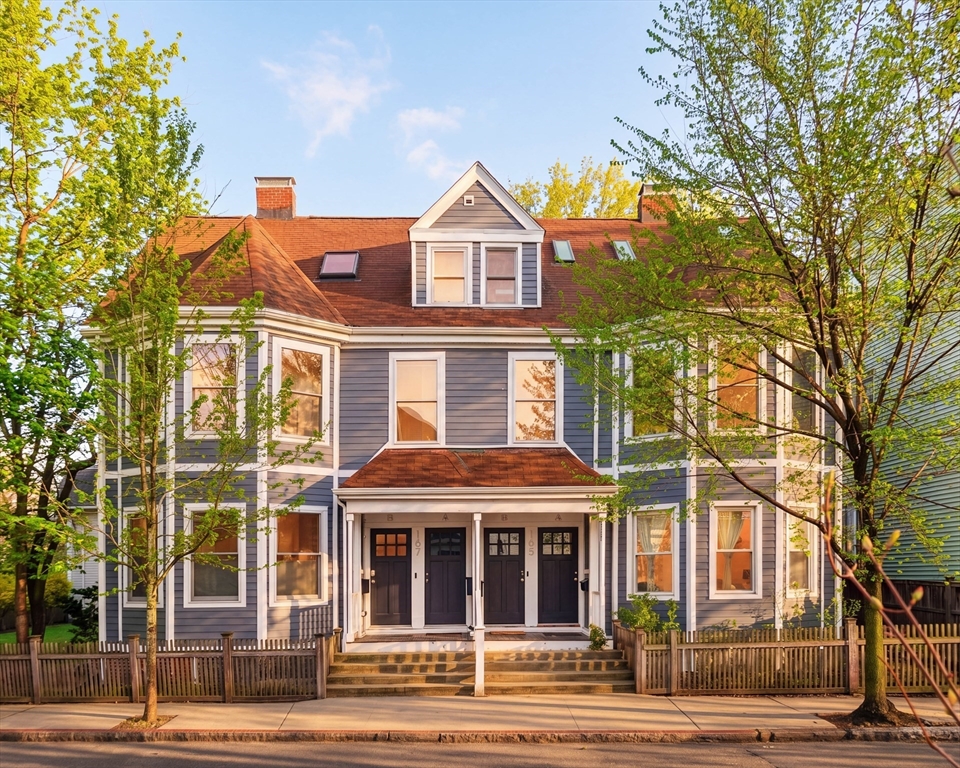 165 Putnam Avenue, Cambridge, Massachusetts, 3 Bedrooms Bedrooms, 5 Rooms Rooms,2 BathroomsBathrooms,Residential,For Sale,Putnam Avenue,73505806