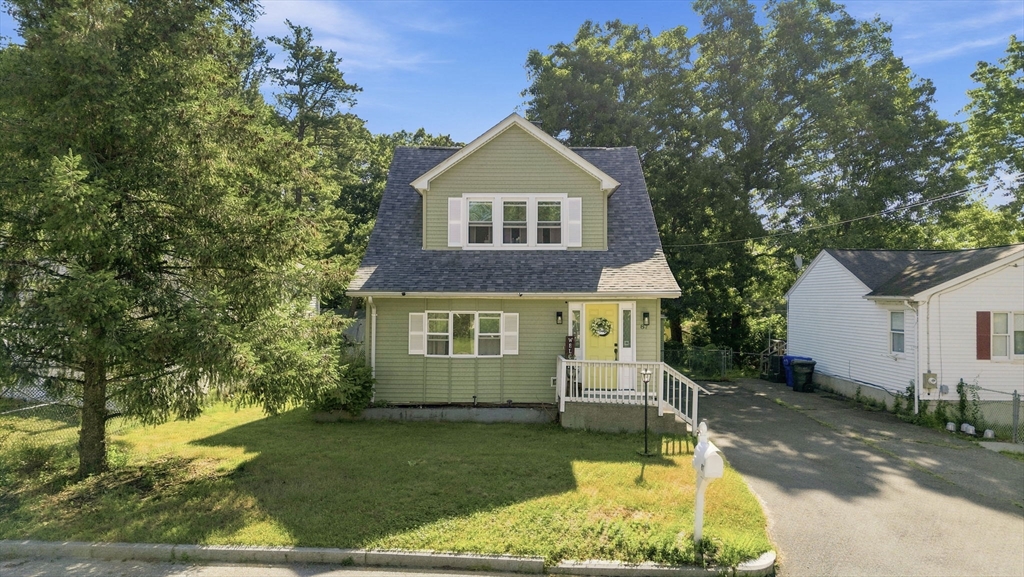 87 Lakevilla Ave, Springfield, Massachusetts, 3 Bedrooms Bedrooms, 6 Rooms Rooms,1 BathroomBathrooms,Residential,For Sale,Lakevilla Ave,73545724