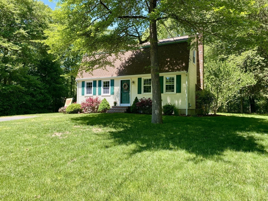 83 Spring Hill Dr, North Attleboro, Massachusetts, 3 Bedrooms Bedrooms, 6 Rooms Rooms,1.5 BathroomsBathrooms,Residential,For Sale,Spring Hill Dr,73530806