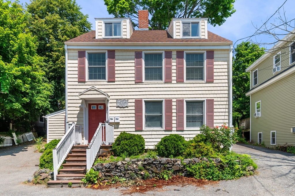 17 Vestry St, Beverly, Massachusetts, 5 Bedrooms Bedrooms, 10 Rooms Rooms,3 BathroomsBathrooms,Residential Income,For Sale,Vestry St,73547380