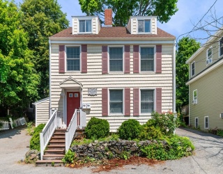 17 Vestry St, Beverly, Massachusetts, 5 Bedrooms Bedrooms, 10 Rooms Rooms,3 BathroomsBathrooms,Residential Income,For Sale,Vestry St,73547380